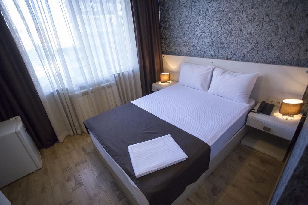 Batus Hotel Batumi Phòng bức ảnh