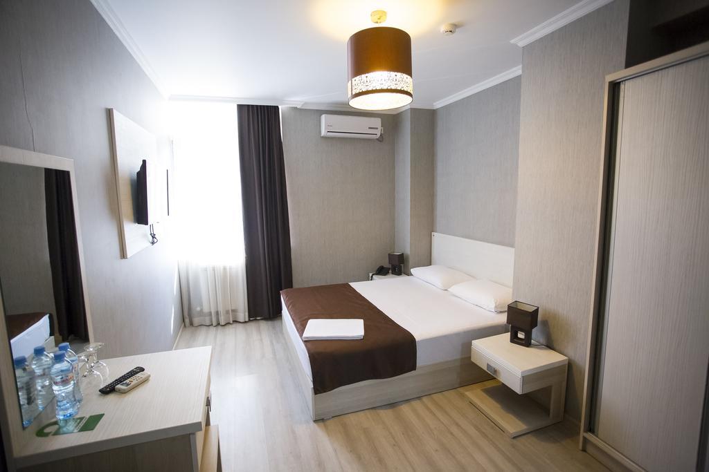 Batus Hotel Batumi Ngoại thất bức ảnh