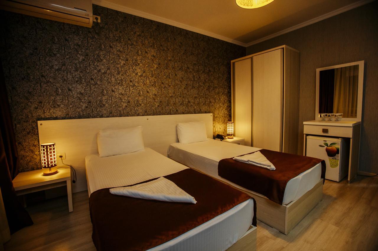 Batus Hotel Batumi Ngoại thất bức ảnh